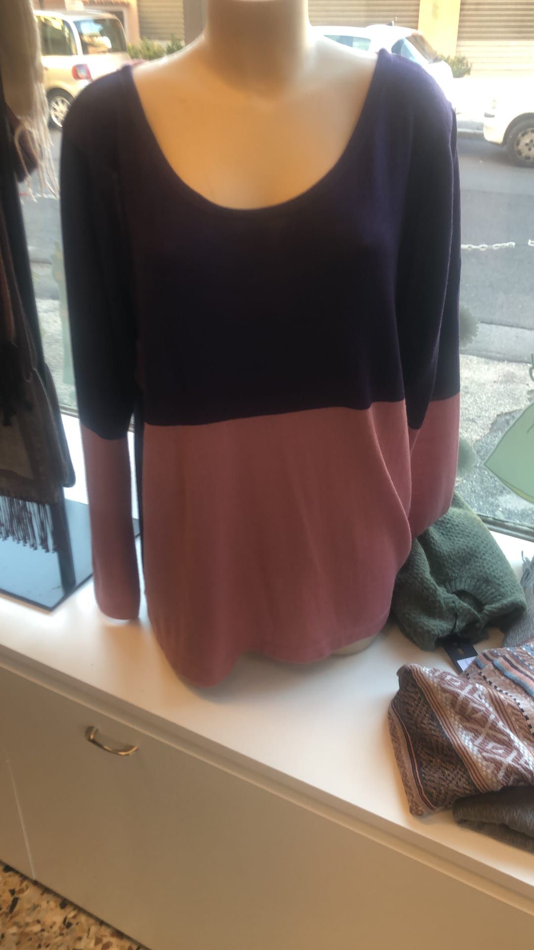 Abito su misura rifinito con eleganza in sartoria.