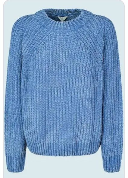 Strumenti da ricamo pronti per una lavorazione artigianale.