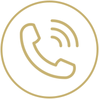 Icono de teléfono con contorno dorado y ondas sonoras en el interior de un círculo.
