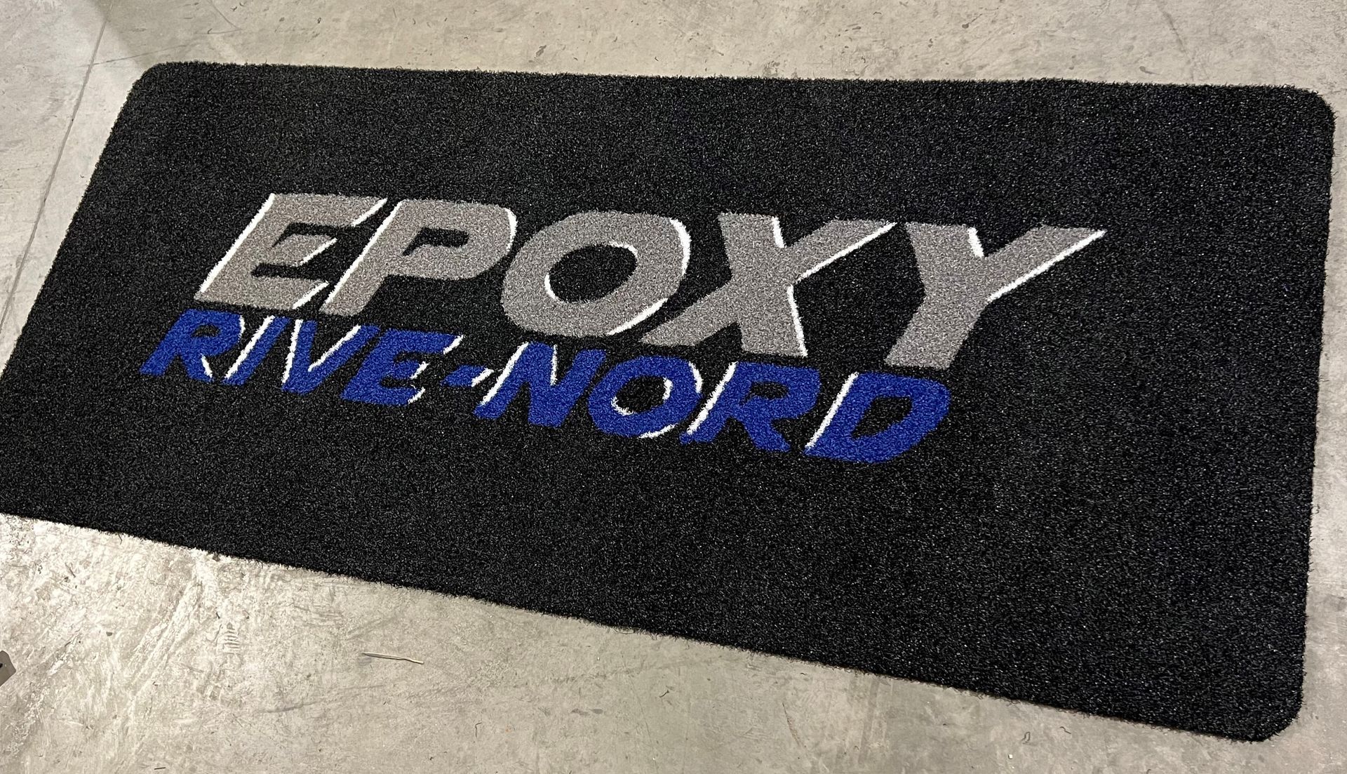 Paillasson noir avec les mots 