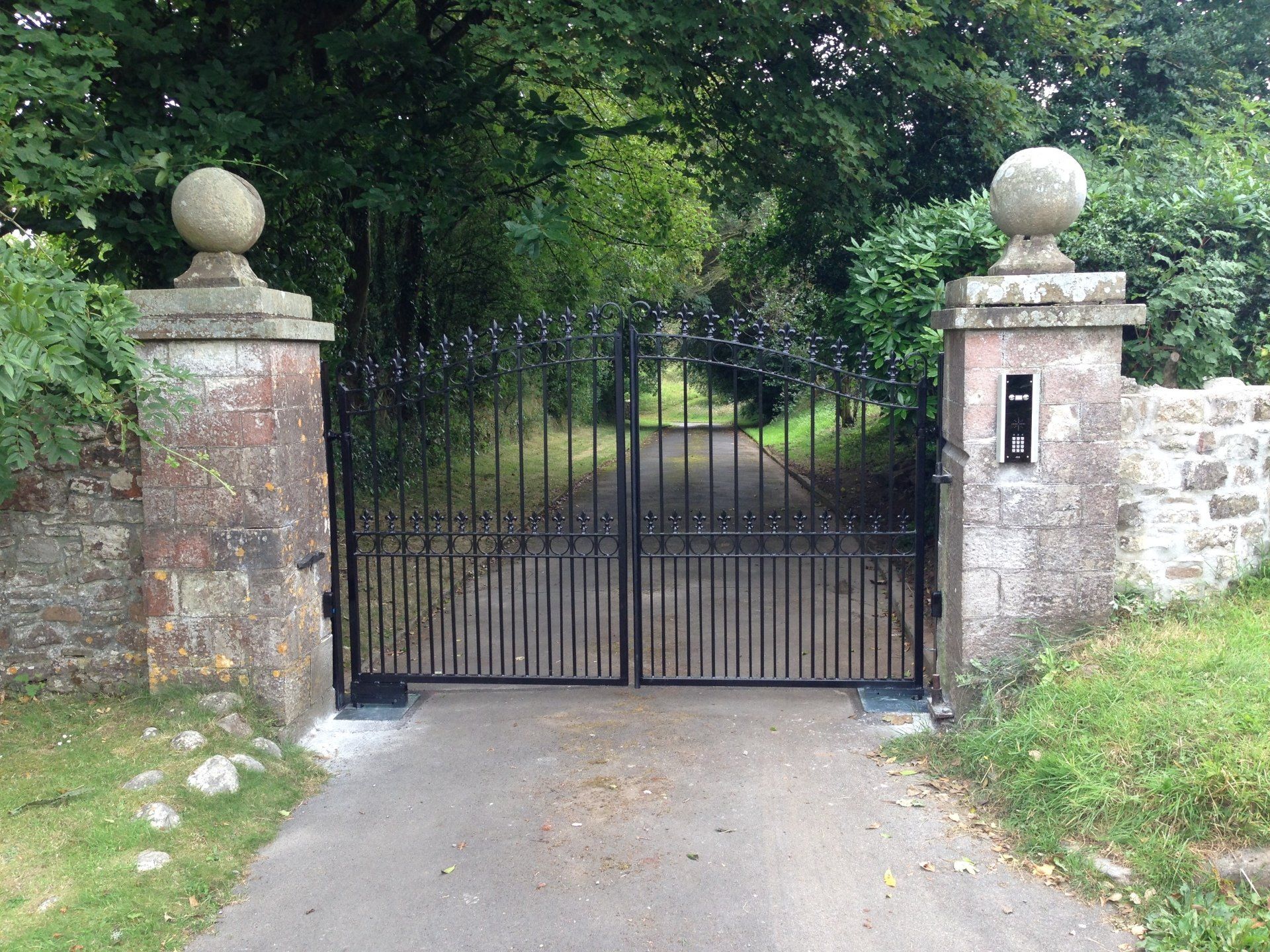 metallic gate for a property entrance