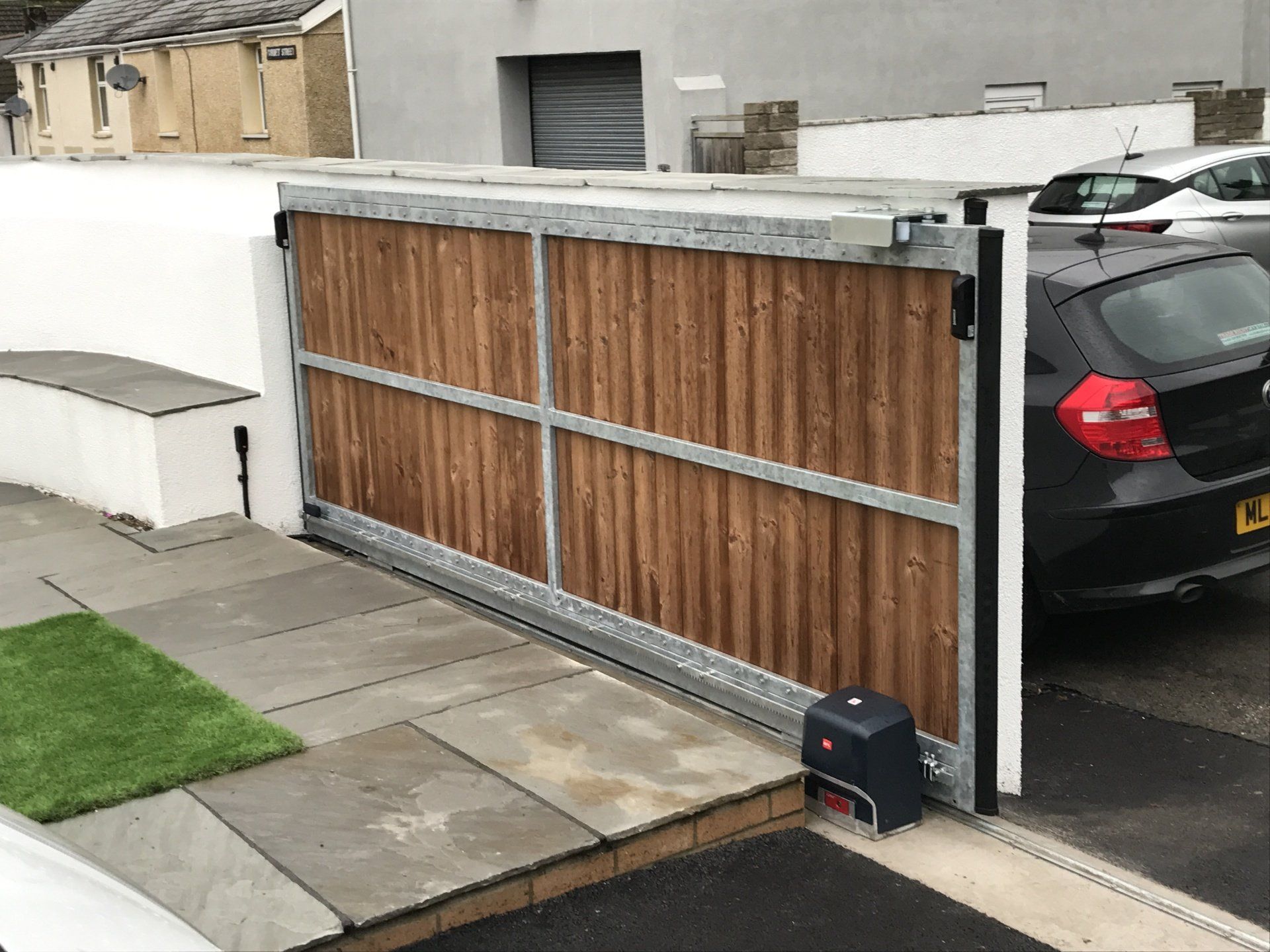 slider entrance gate