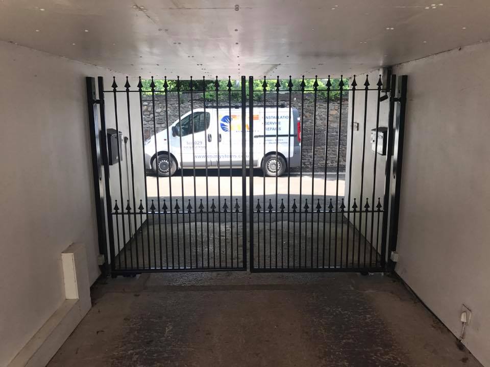 metal gate installation