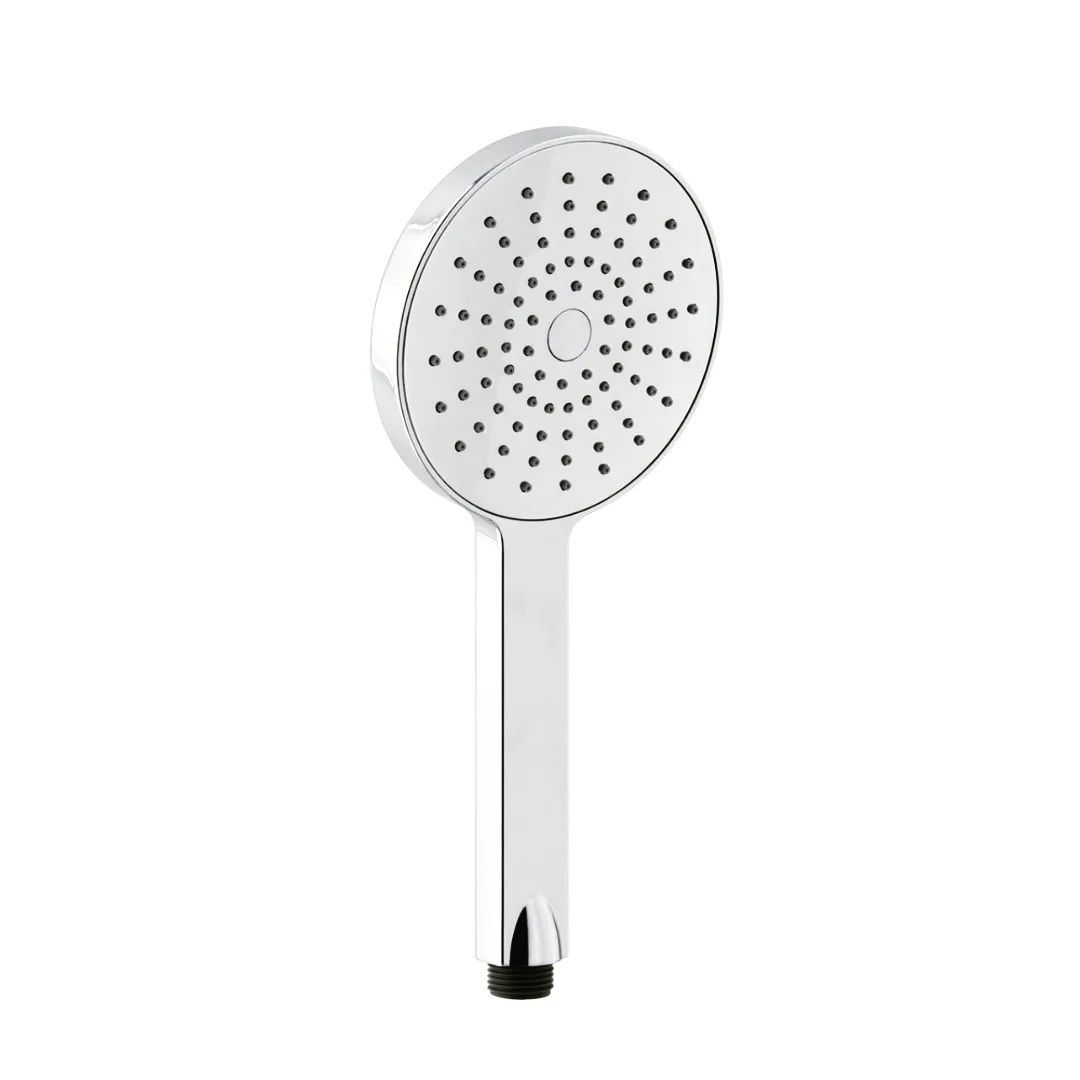 Una chiusura di un soffione su uno sfondo bianco.