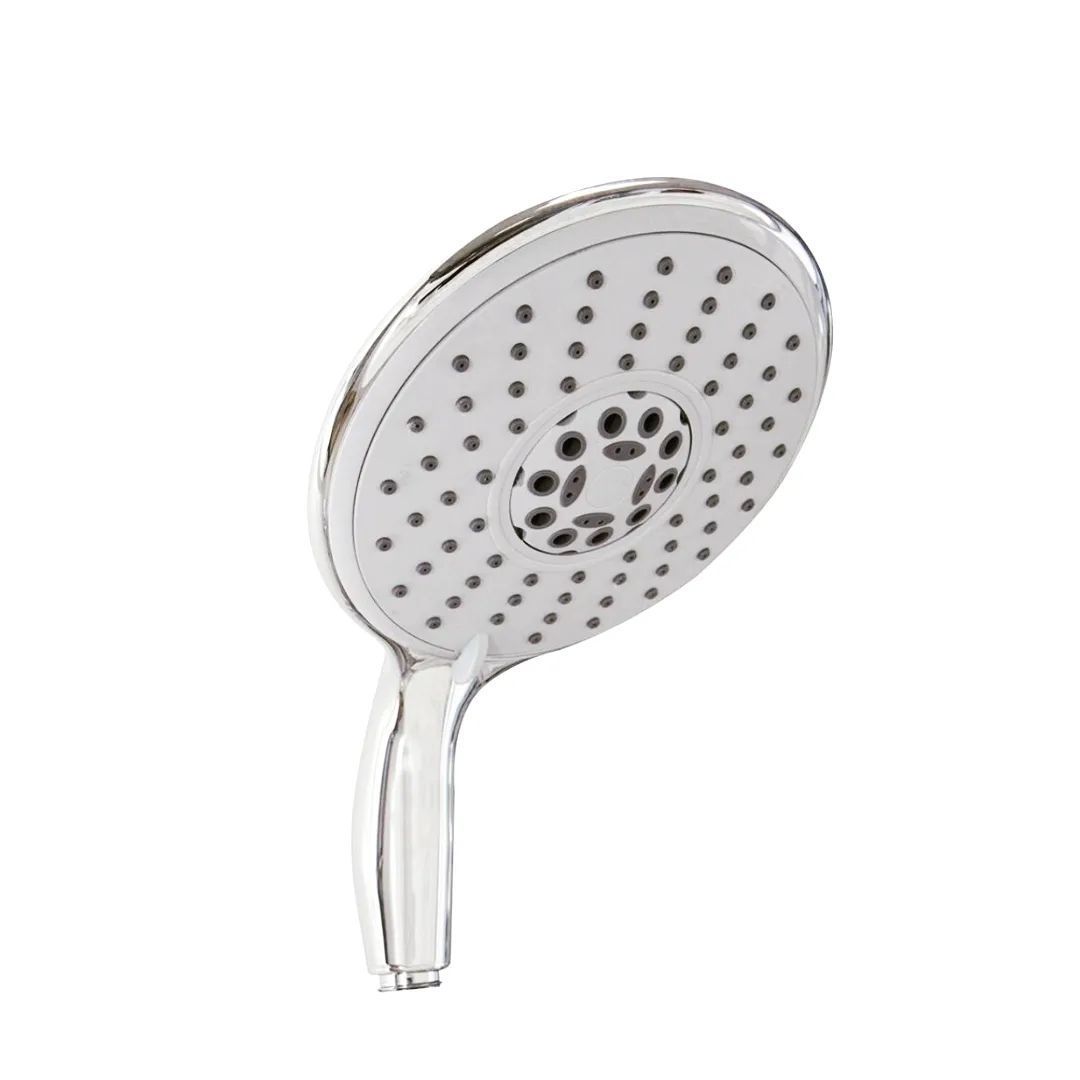 Una chiusura di un soffione su uno sfondo bianco