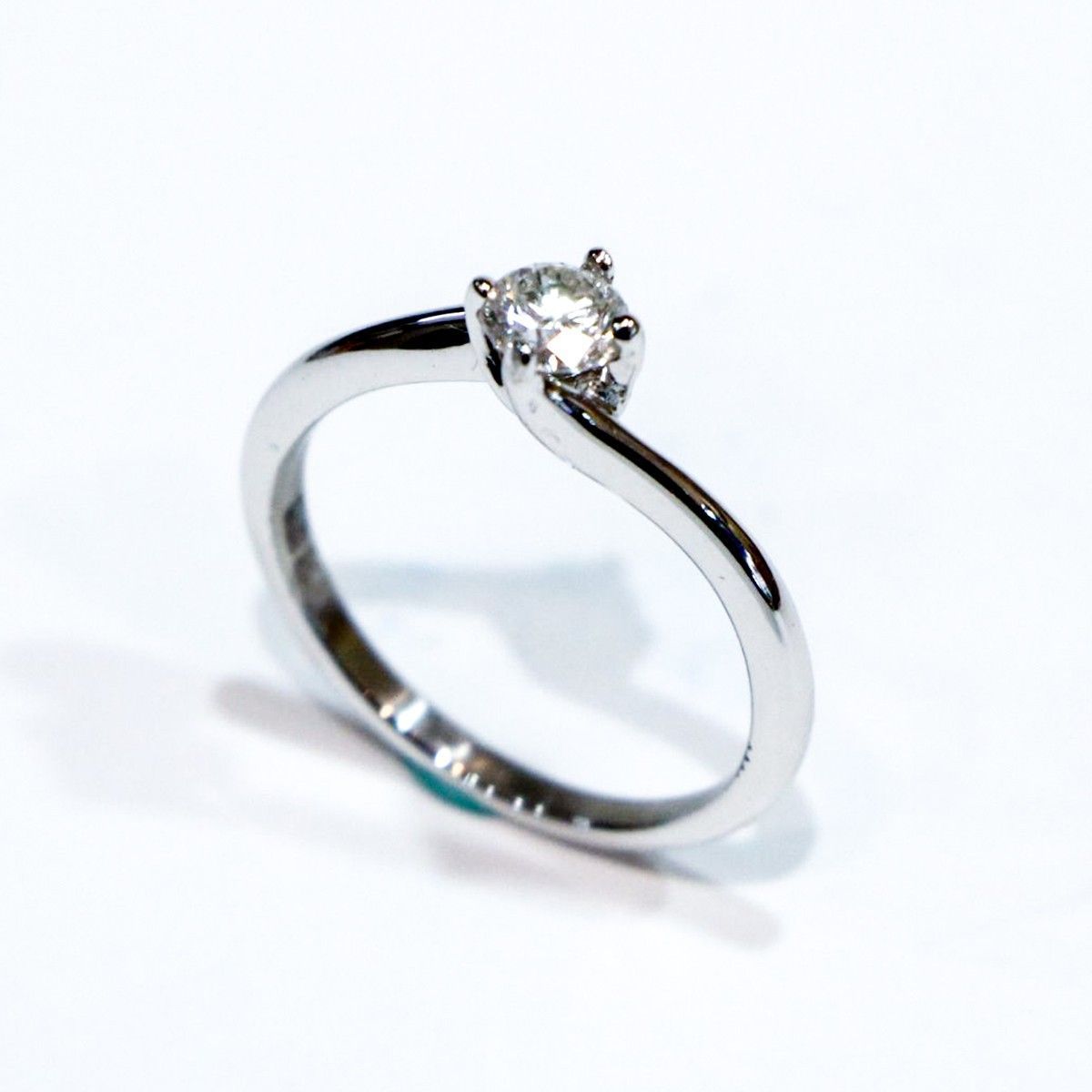 PT950 經典旋轉四爪鑽戒