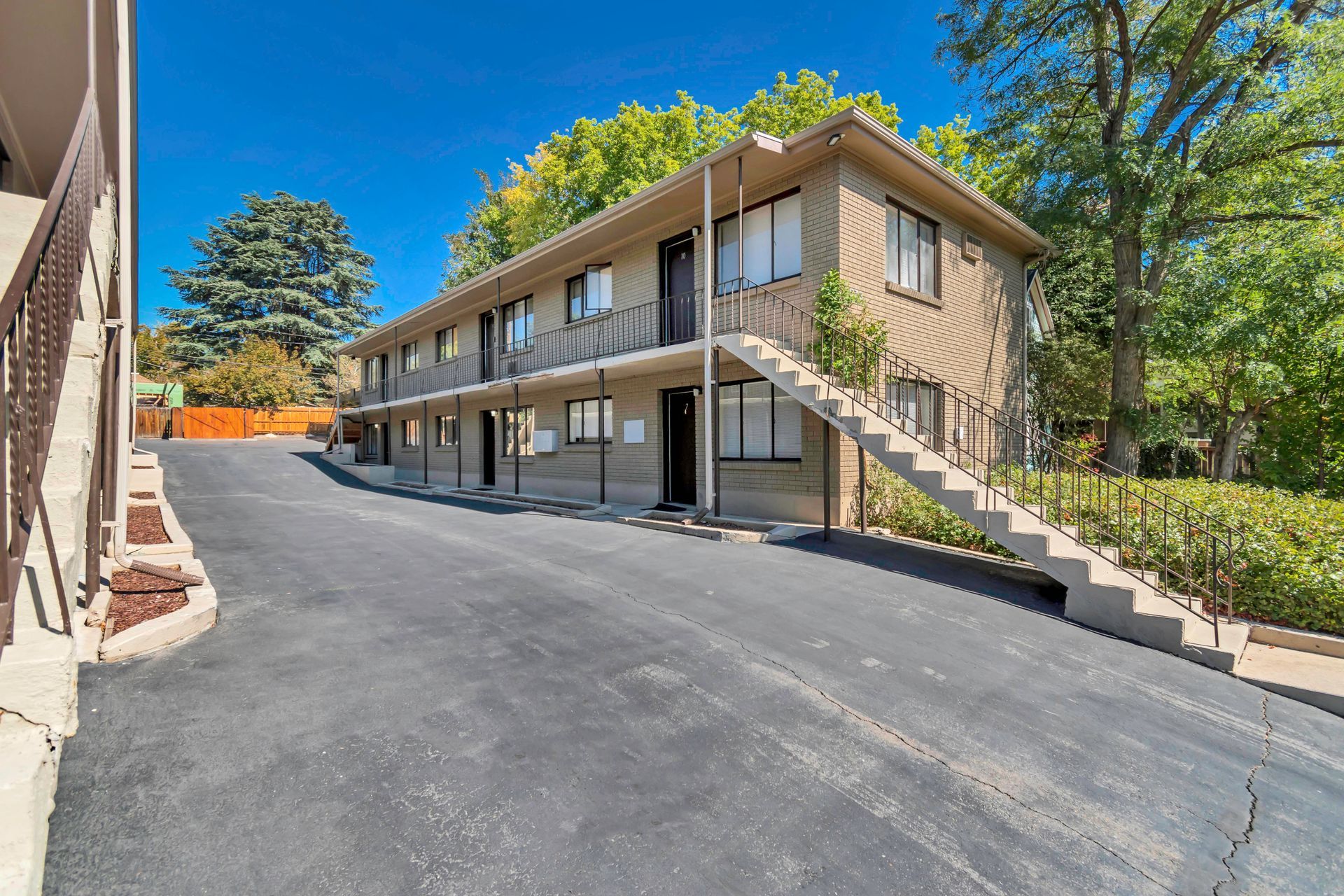 1ˢᵗ Avenue Apartments