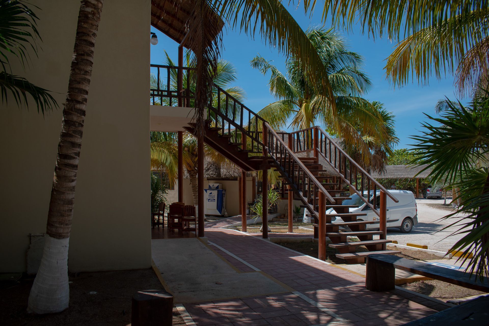Escaleras en Tecnohotel Beach