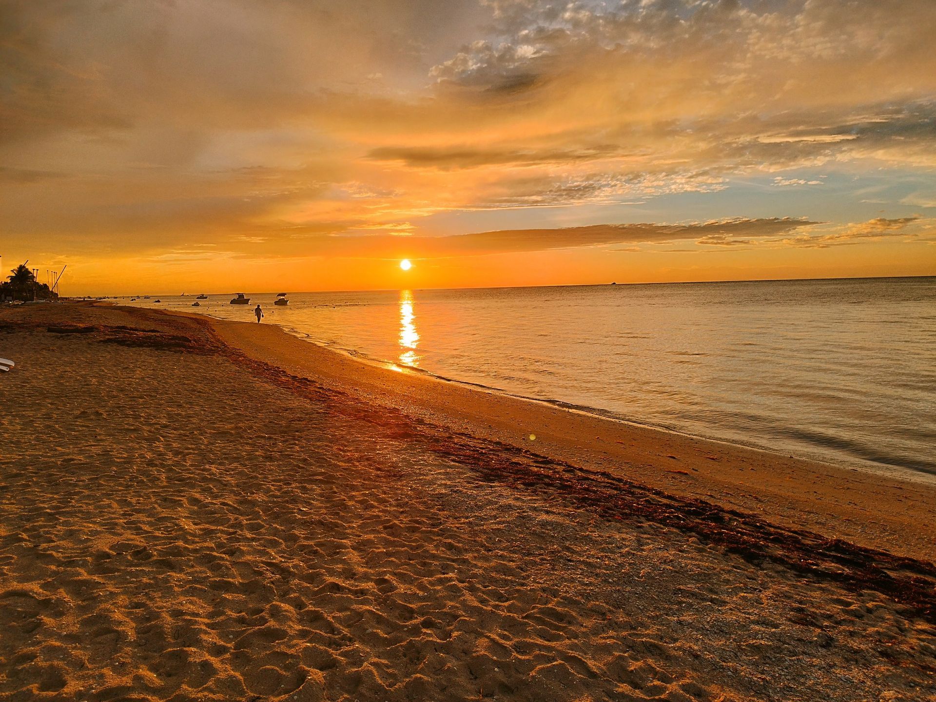Atardecer en la playa Tecnohotel Beach