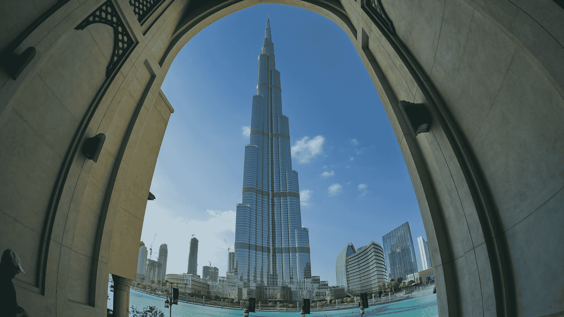 view of burj khalifa with dubai fountain 