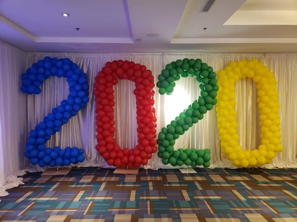 The number 2020 is made out of balloons in different colors