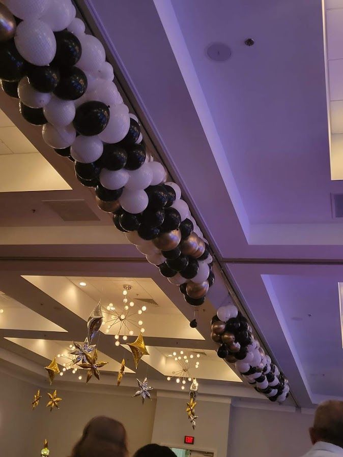 black-white-gold-balloon drop