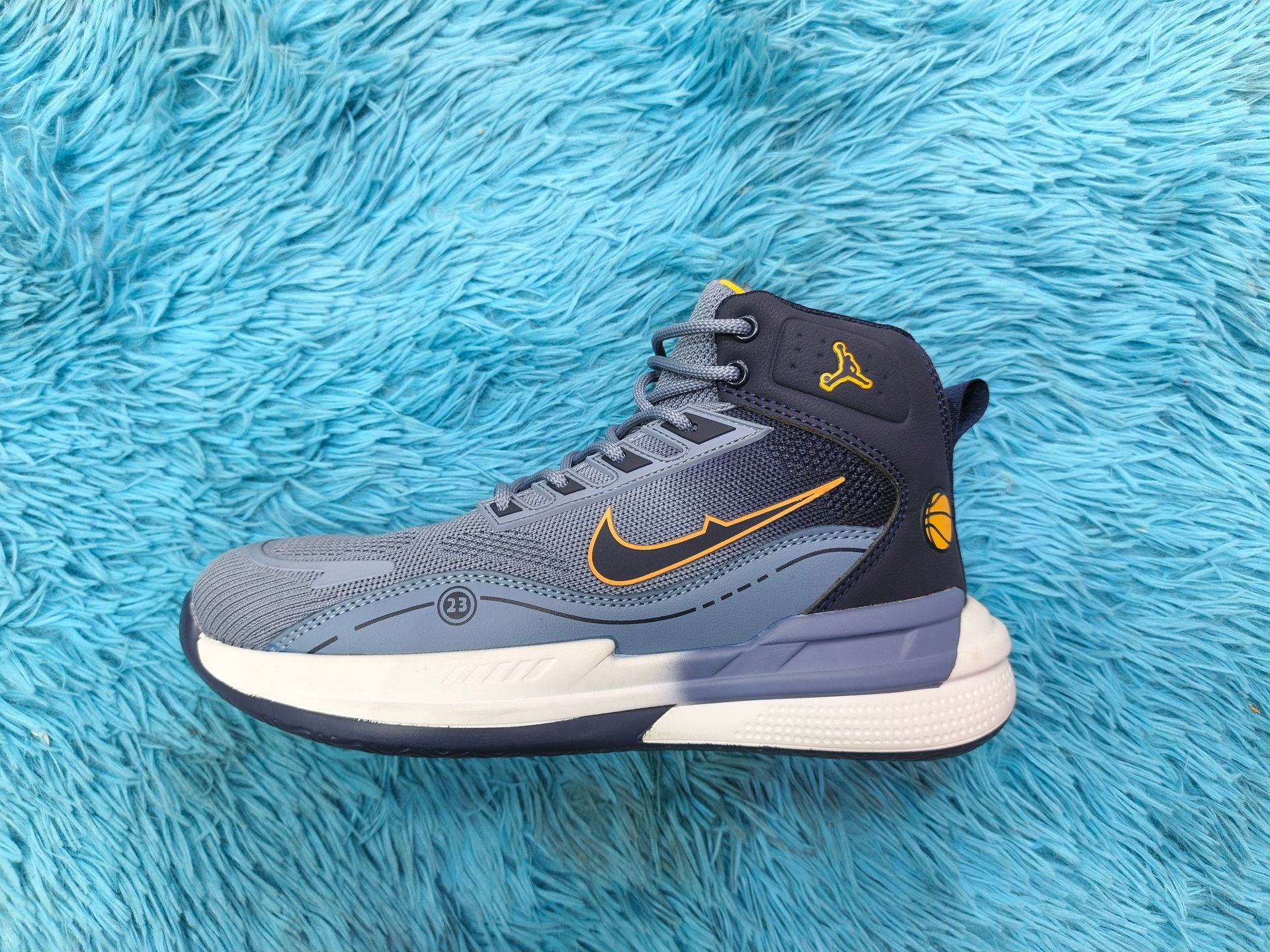 BOTA NEW RUNNER IMPORTADA JORDAN