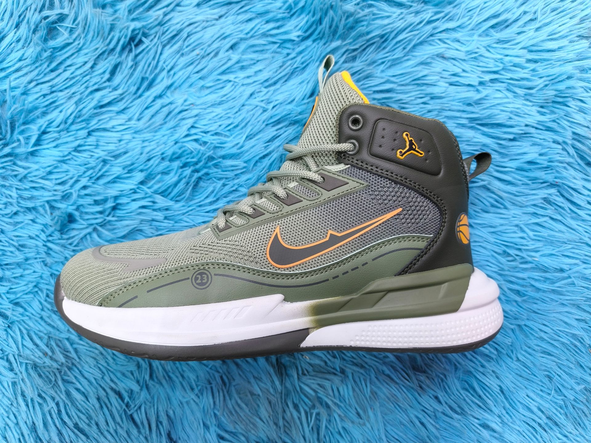 BOTA NEW RUNNER IMPORTADA JORDAN