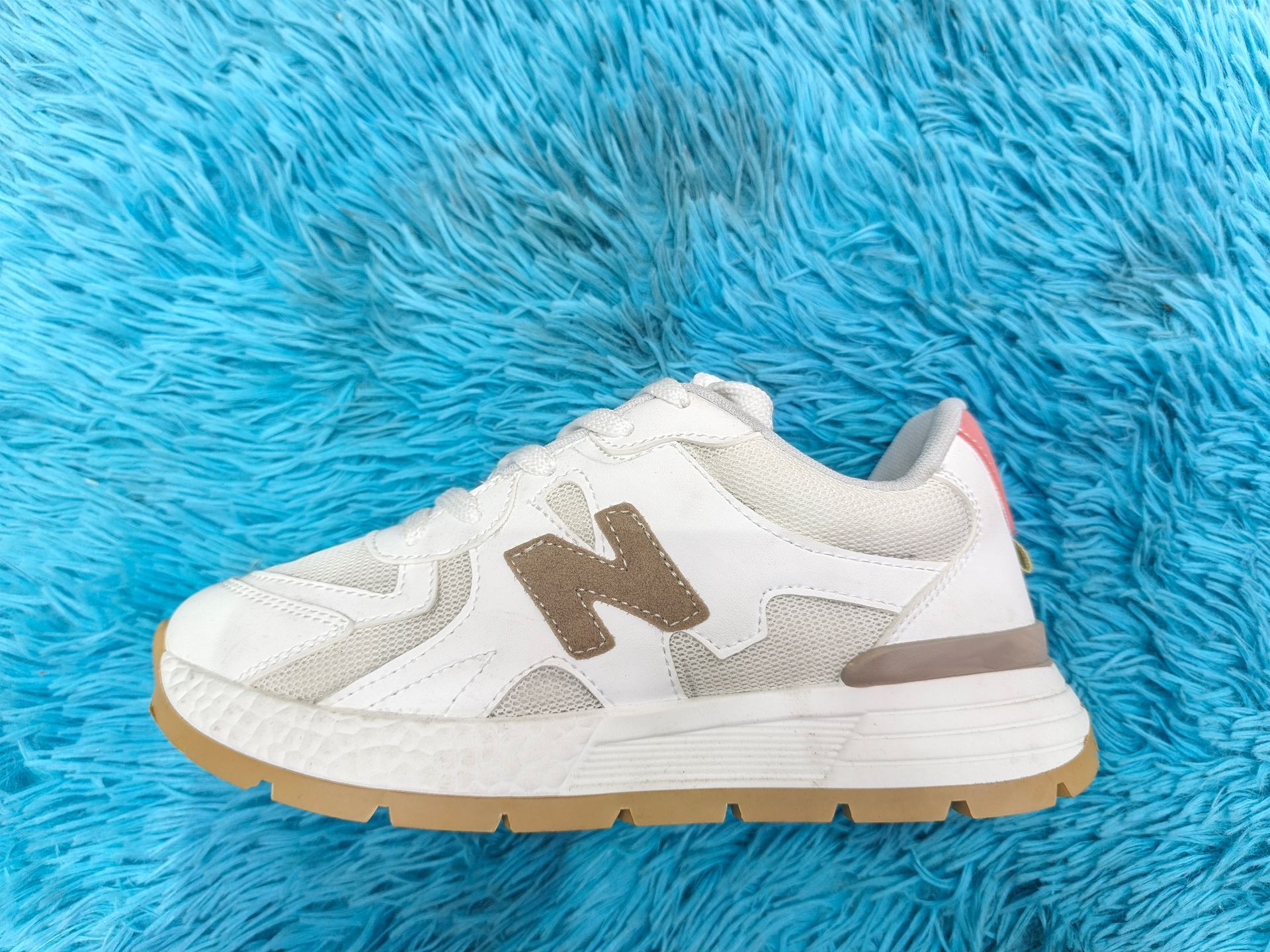 NEW BALANCE 830