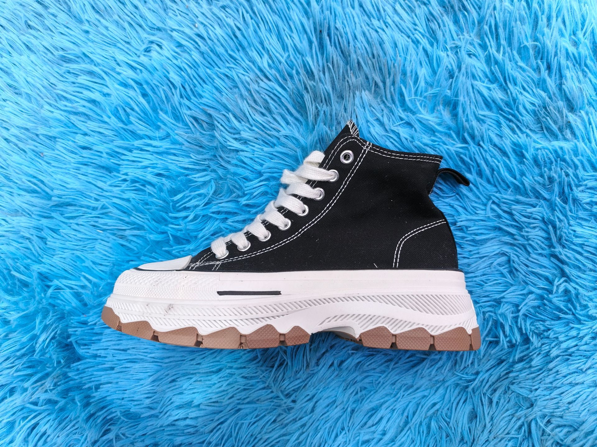 BOTA SHAKIRA EN PLATAFORMA