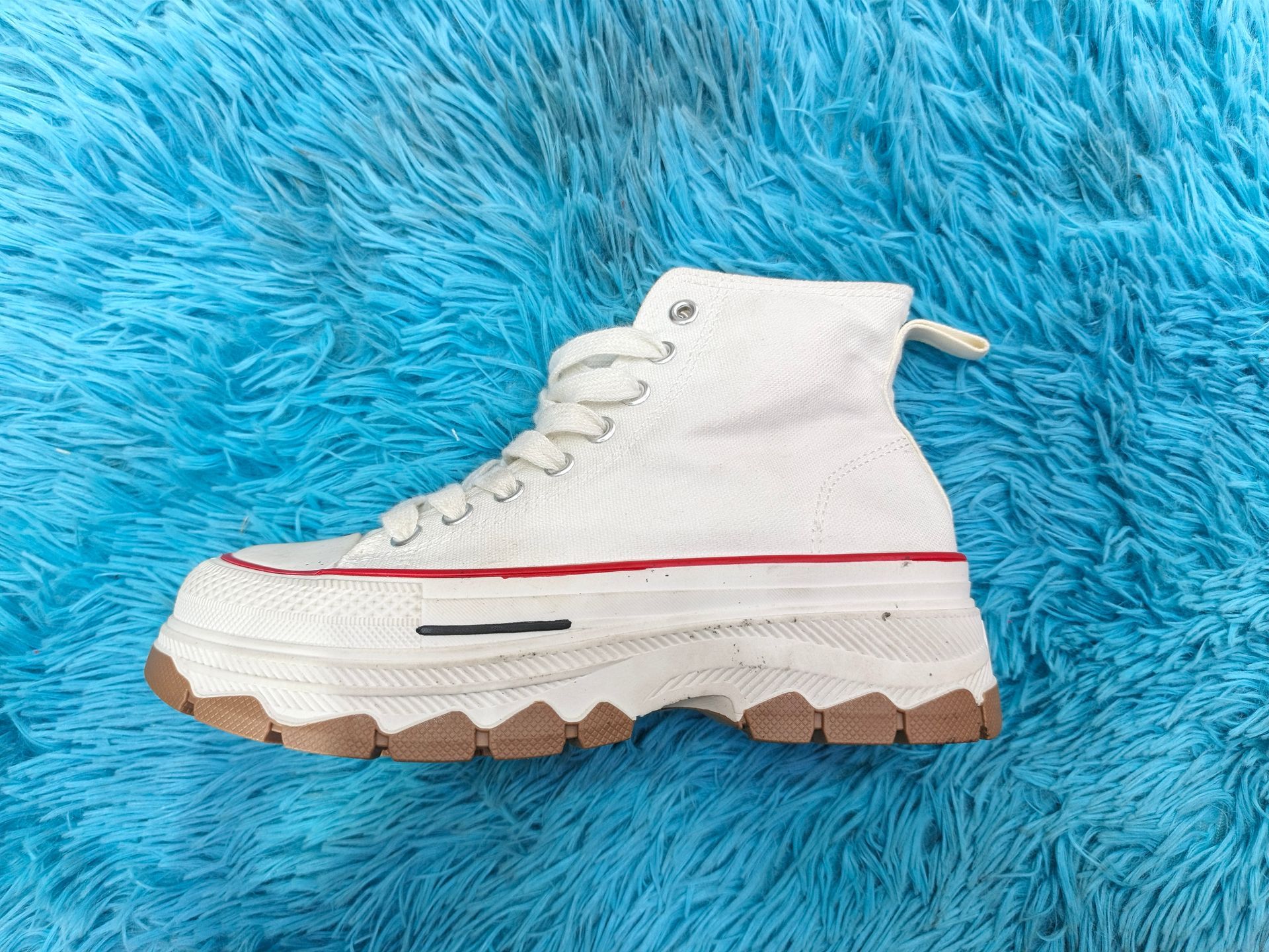 BOTA SHAKIRA EN PLATAFORMA