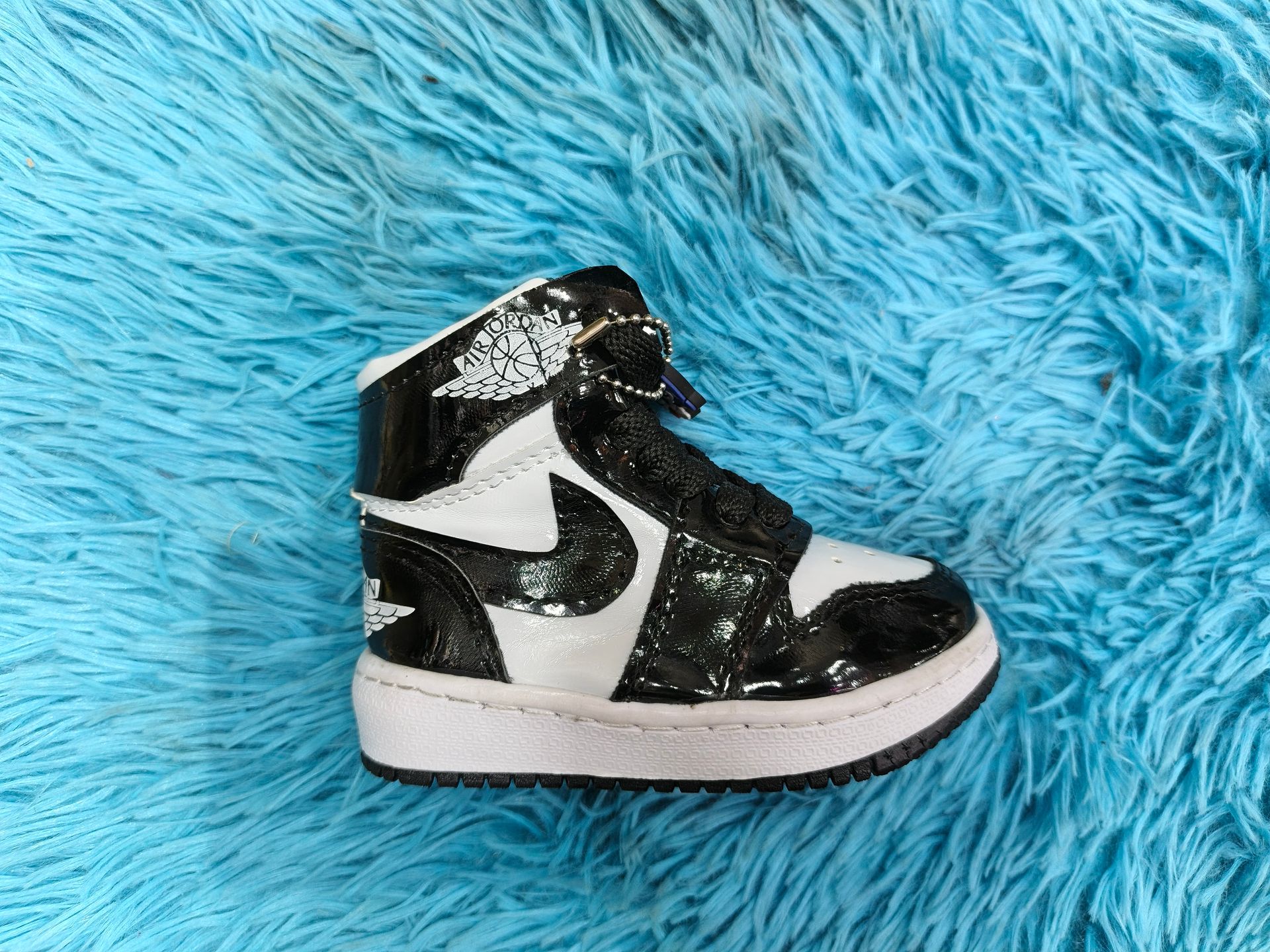 JORDAN RETRO 1 EN CHAROL NIÑO