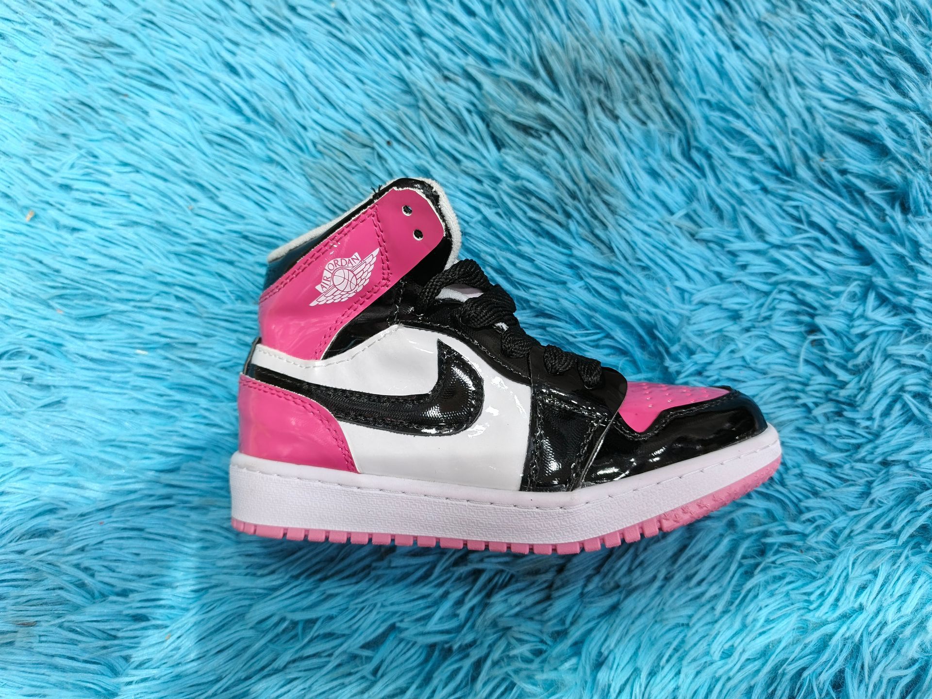 JORDAN RETRO 1 CHAROL