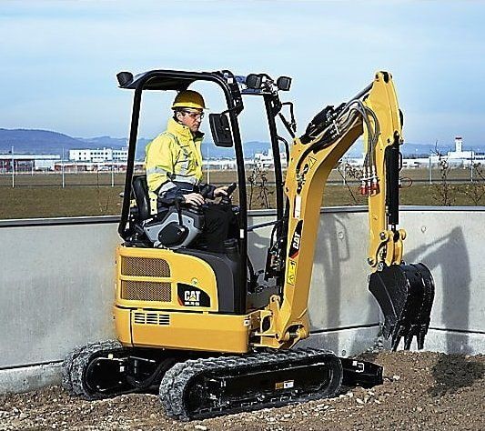 miniescavatore con tecnico