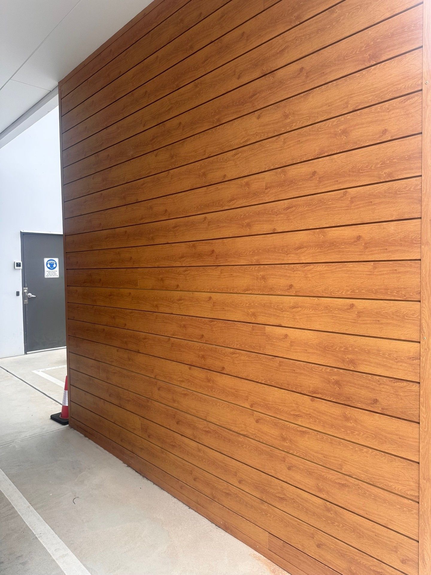 Aluminium screen battens on a restaurant