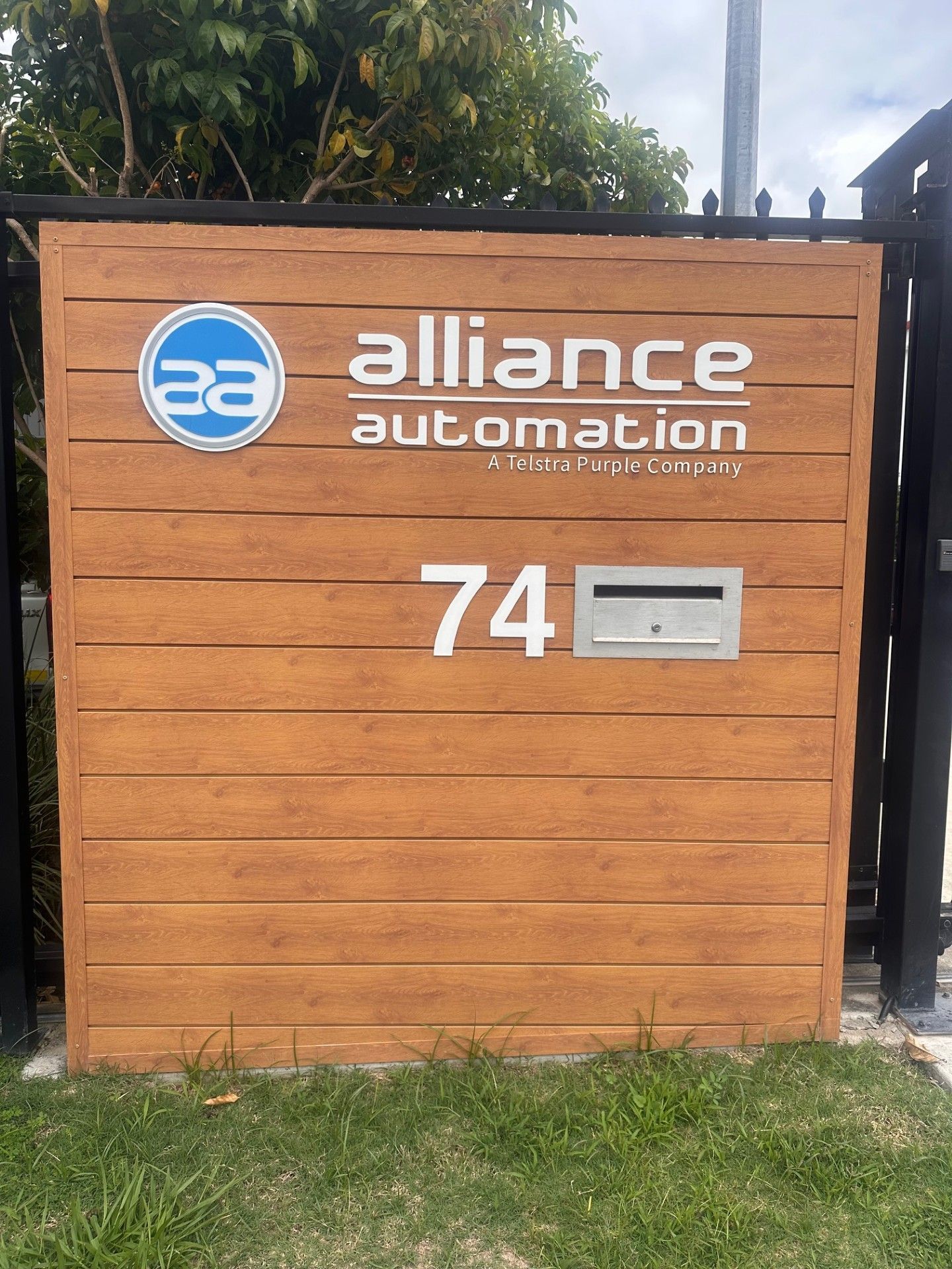 Aluminium screen battens on a restaurant