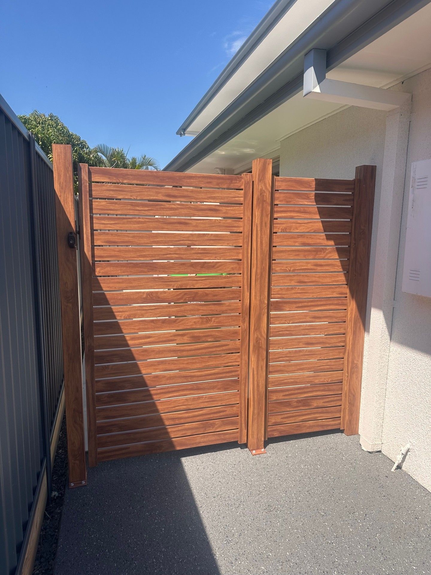 Aluminium screen battens on a restaurant 