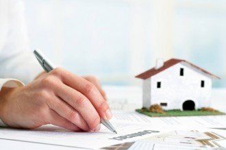 Hand Signing Real Estate Contract - Estate Planning in Chicago, IL
