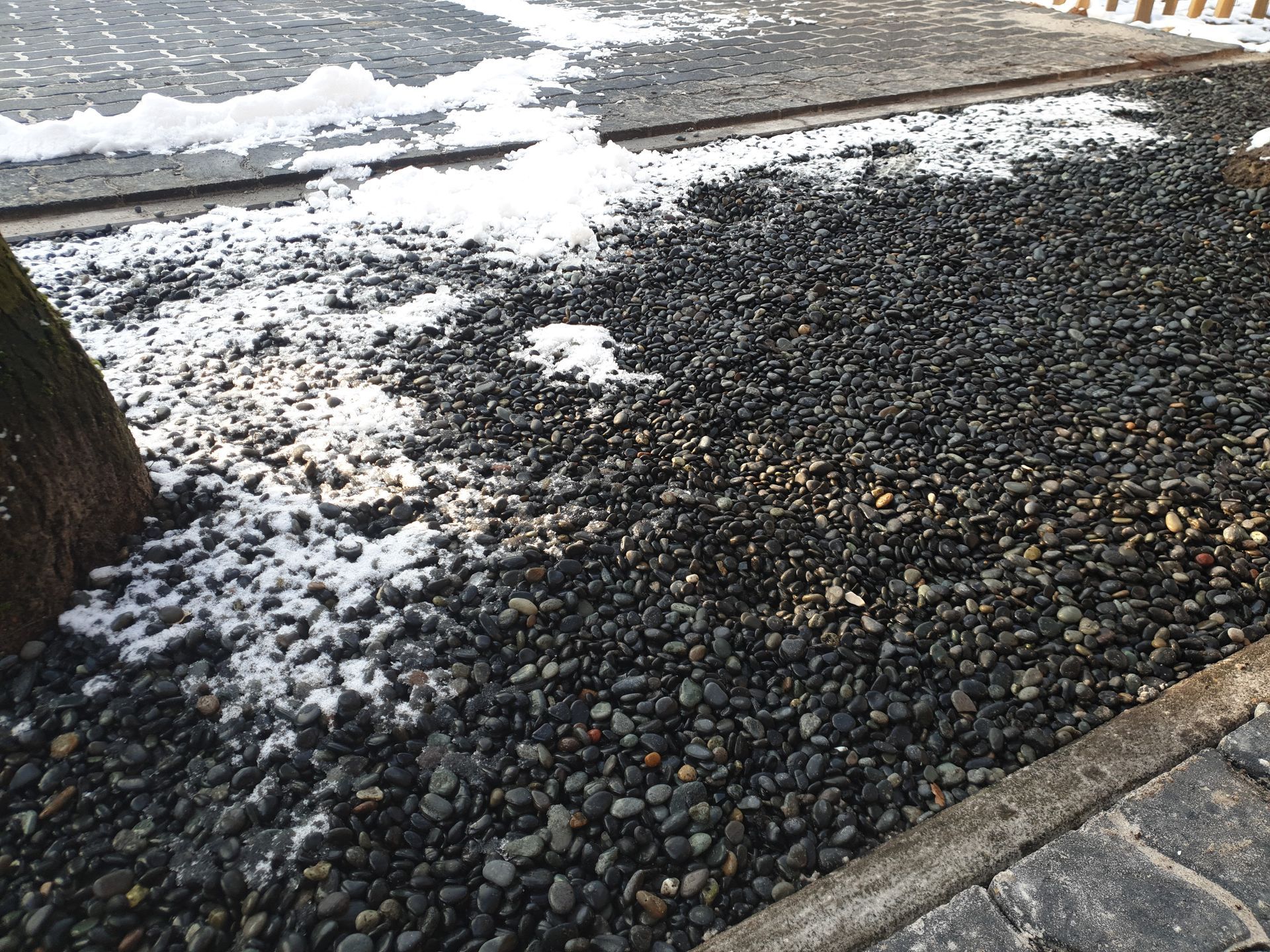 Grind | Beach Pebbles 8-16mm met sneeuw