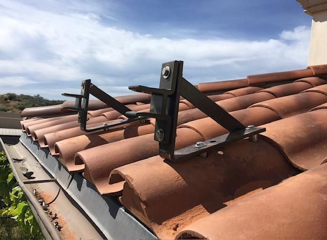 A roof with a gutter and a few brackets on it