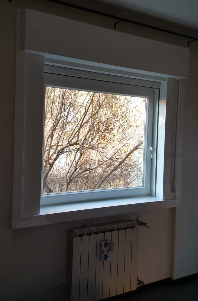 porta a vetri in un ufficio