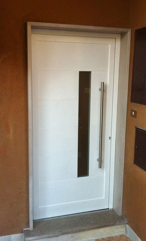 portone bianco moderno