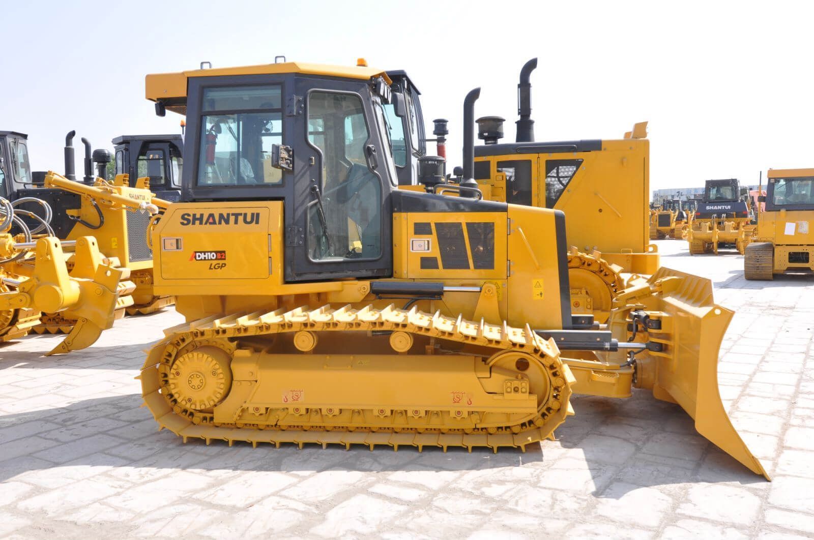 DH10-B3 Crawler Dozer — Shantui QLD in Kingsthorpe, QLD