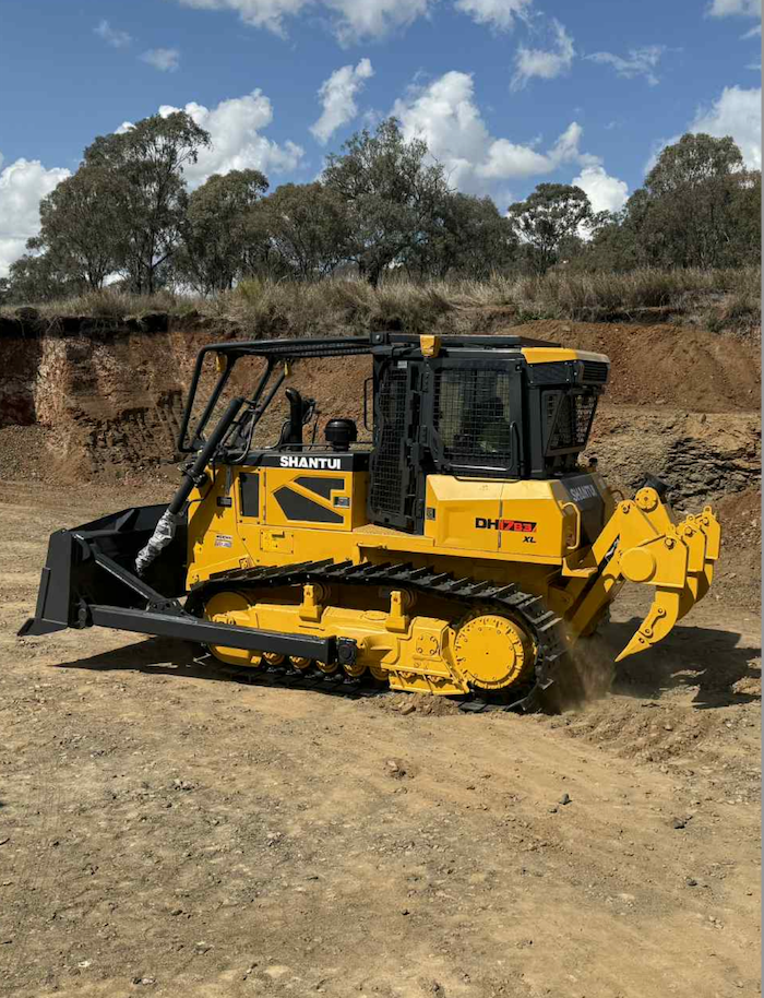 Yellow Bulldozer on Tracks, Clearing Dirt — Shantui QLD in Kingsthorpe, QLD