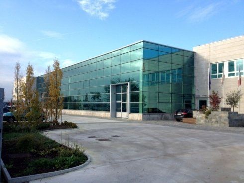 ufficio con ampie vetrate