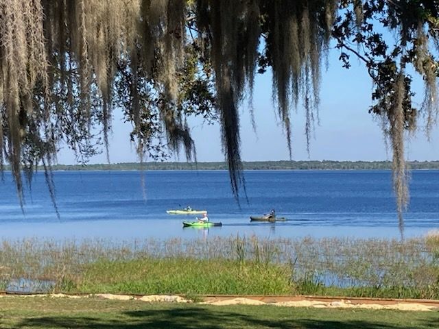 A couple of kayaks are floating on top of a large body of water.