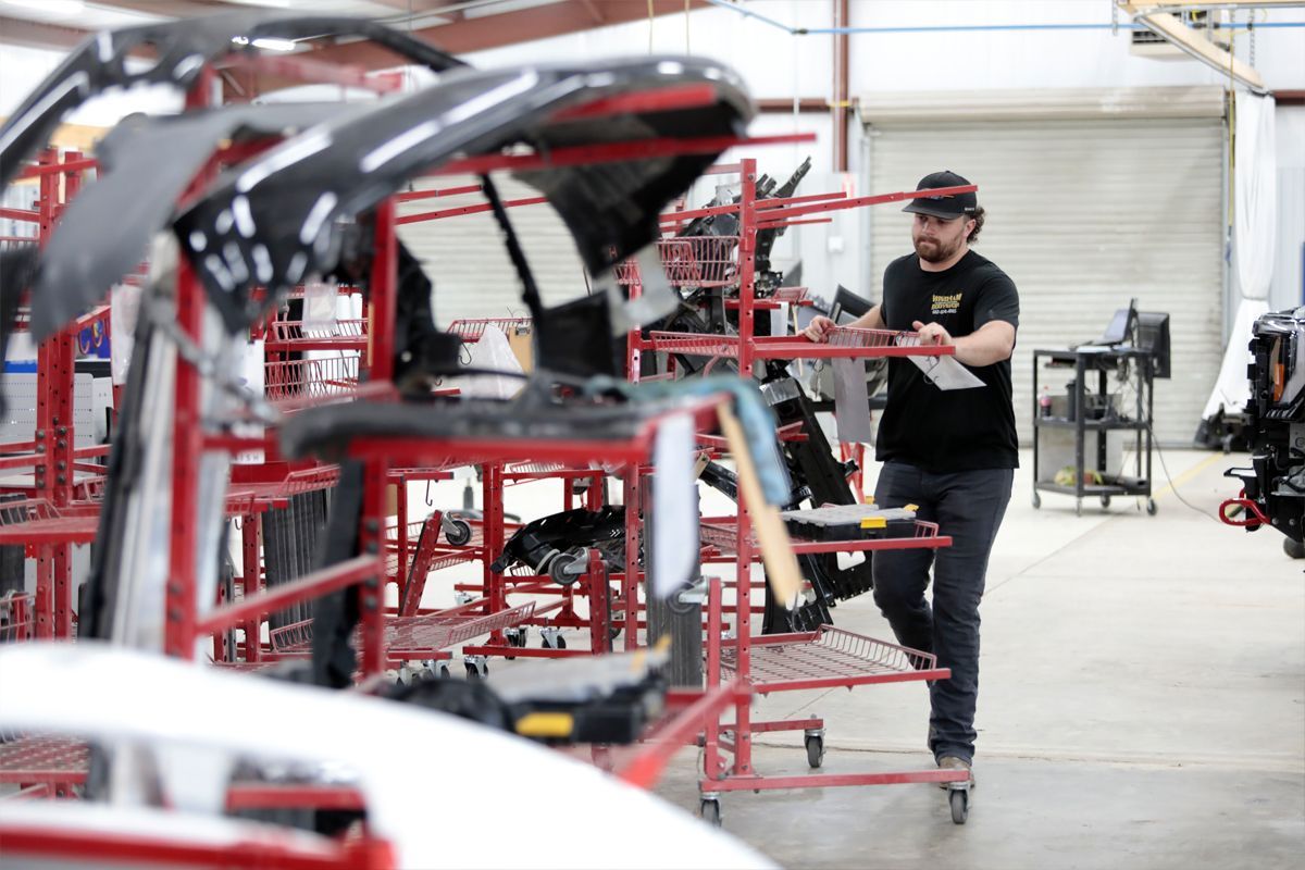 Inside our garage with our expert staff | Windham Bodyshop