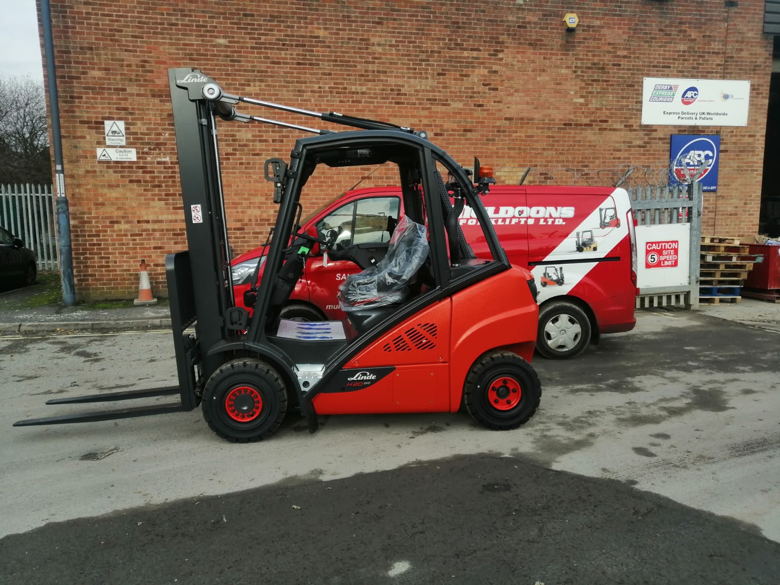 Fully maintained forklifts