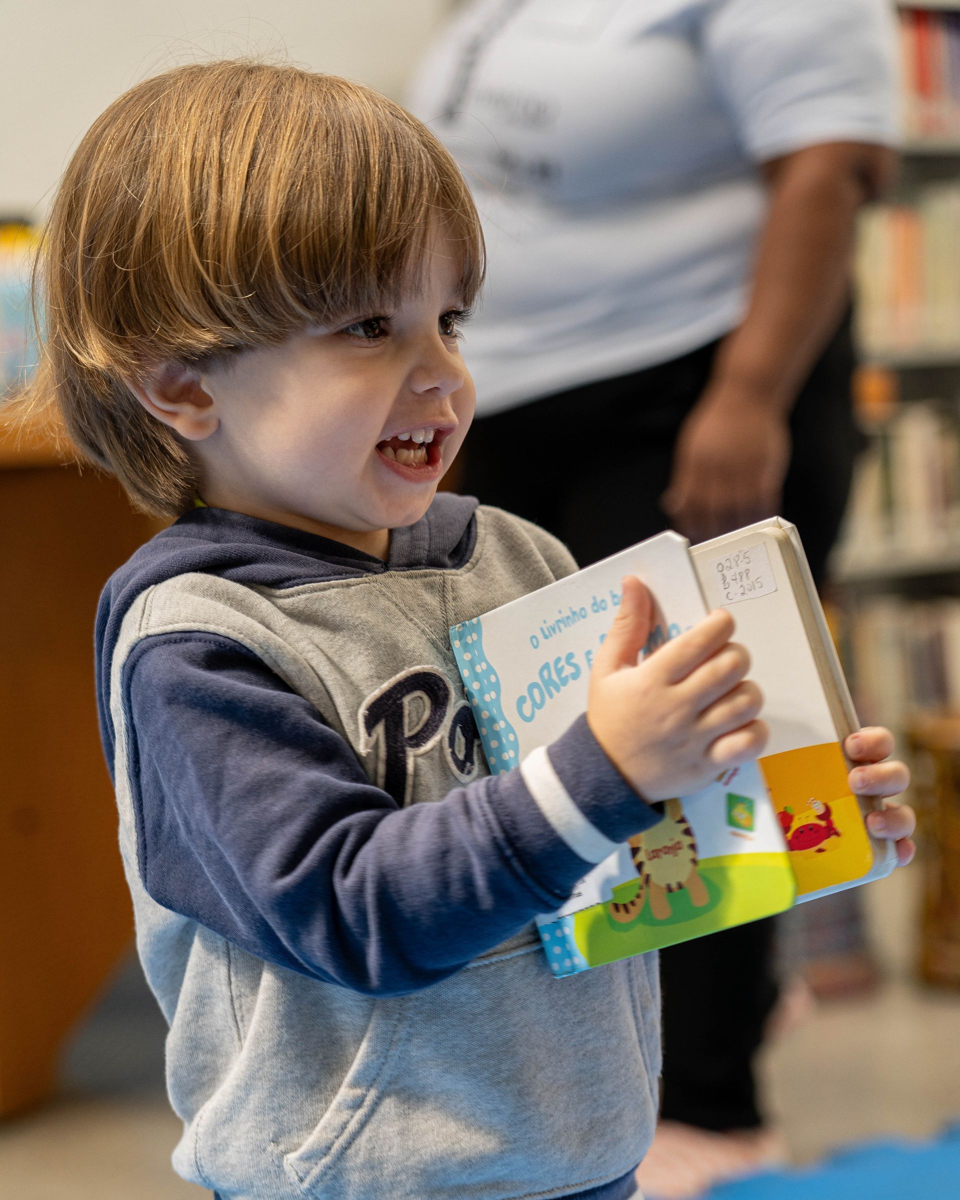 Nas férias, a Bebeteca continua sendo colo, história e afeto. Um convite para viver momentos de amor