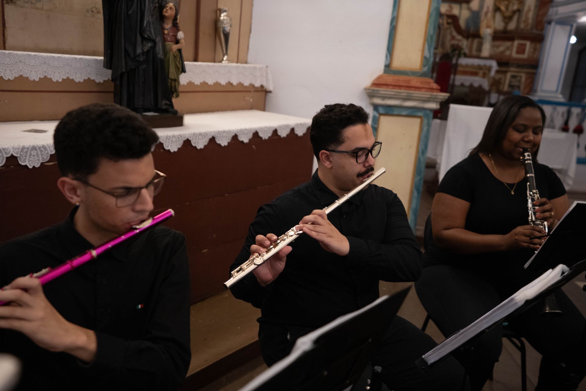 Já a Orquestra de Câmara de Itabira encantou o público na Igreja de Nossa Senhora do Rosário dos 