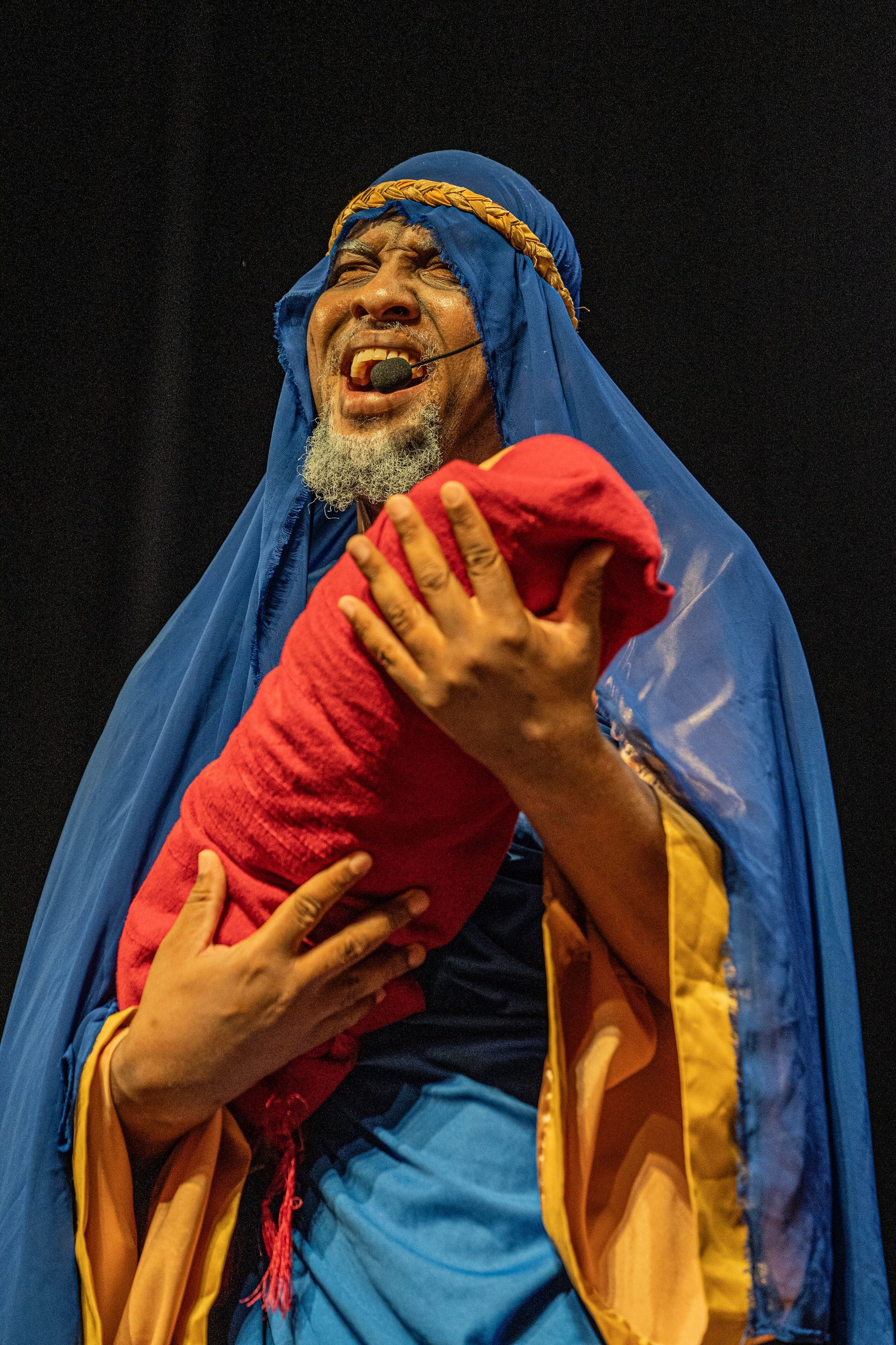 O musical percorre os principais momentos do nascimento de Jesus. A encenação passa pela anunciação 