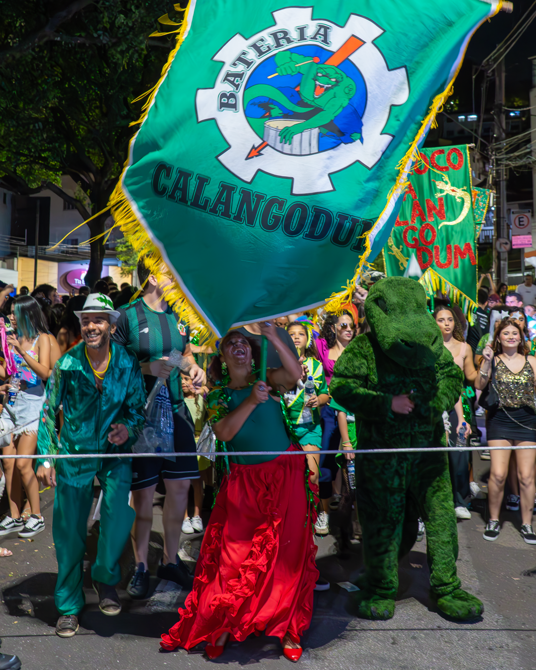 O Bloco Calangodum finalizou a noite do terceiro dia do Pré-Carnaval de Itabira com muita energia, b