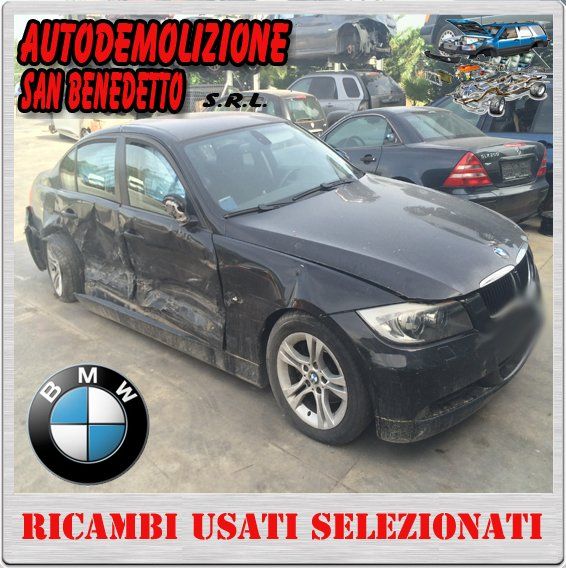 auto BMW in un centro demolizioni
