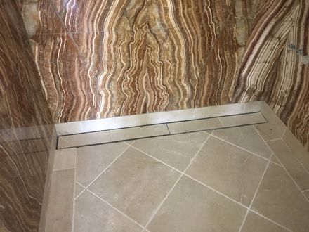 Bathroom tile insert drain