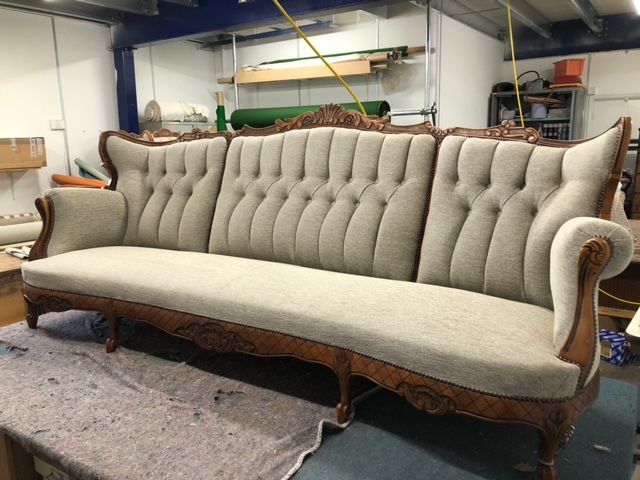 Button back classical large settee 