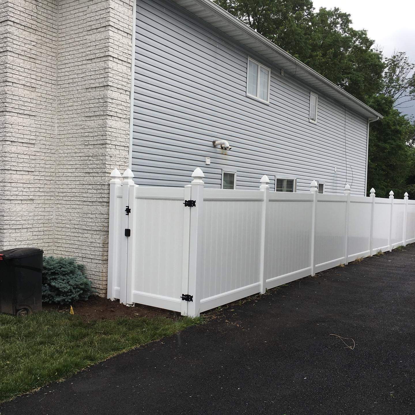 7 Tips for Choosing a Fence to Last through Winter in Monmouth County, NJ