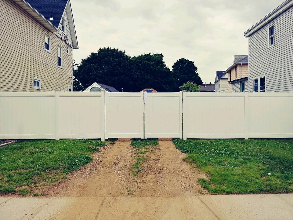 7 Tips for Choosing a Fence to Last through Winter in Monmouth County, New Jersey