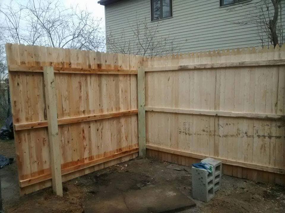 How to Choose Between Painting and Staining Your Fence in Monmouth County, New Jersey