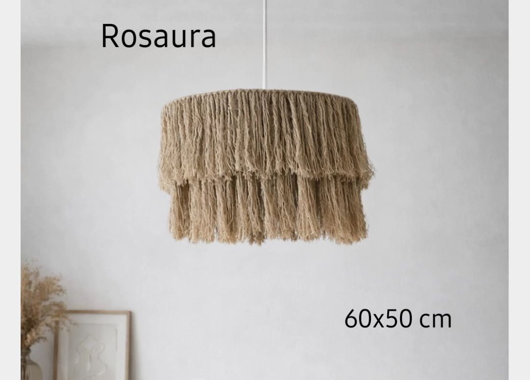 Pantalla de lámpara colgante tejida de color beige con flecos, etiquetada como “Rosaura” y “60x50 cm”.