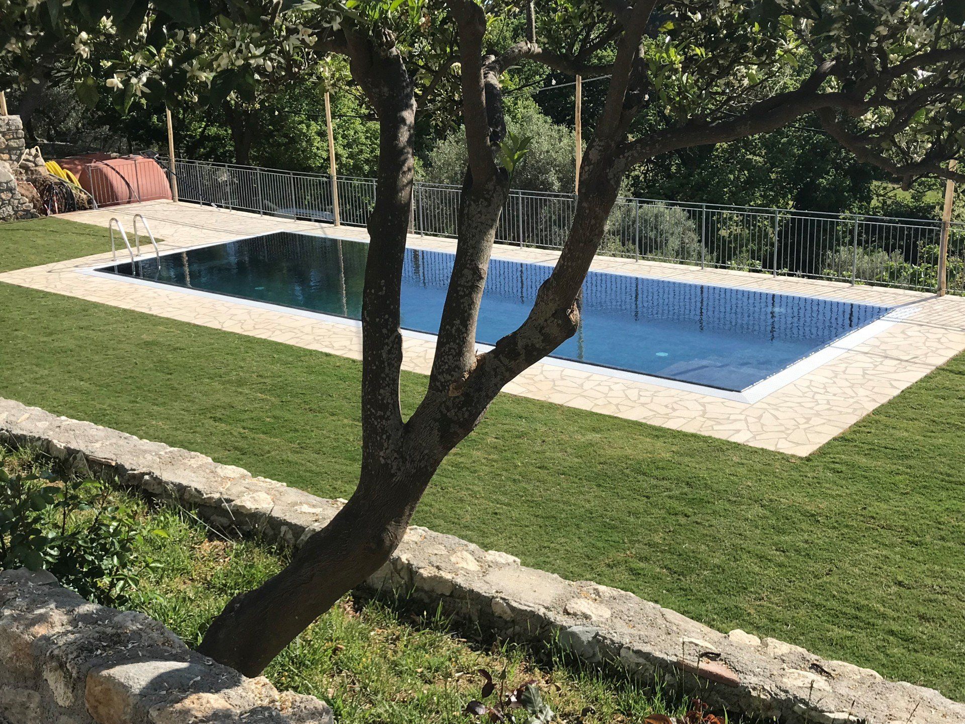 Piscina realizzata al Borgo Rosso di Sera Resort Country